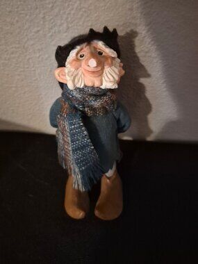 Needs Repair Simpich "Dorf" Figure